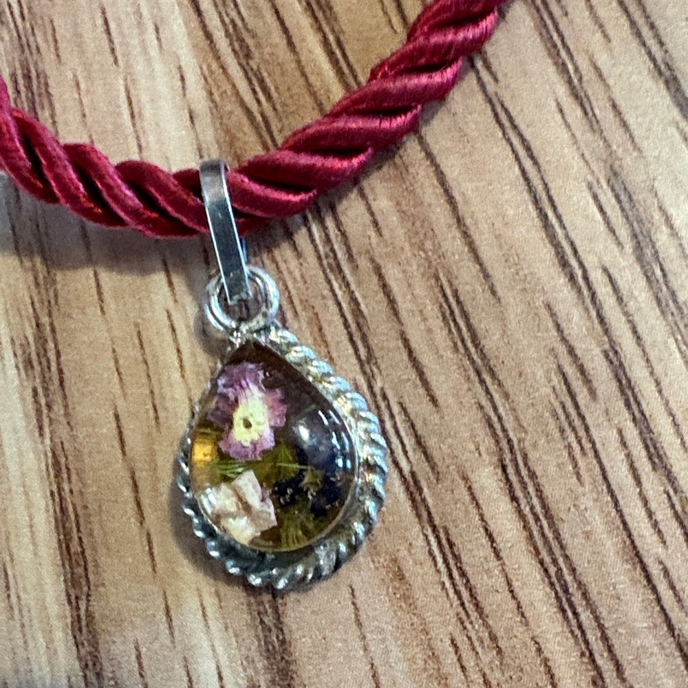 VINTAGE .925 STERLING SILVER PRESSED FLOWER PENDANT RED SILK CORDED 15" NECKLACE - Picture 2 of 9